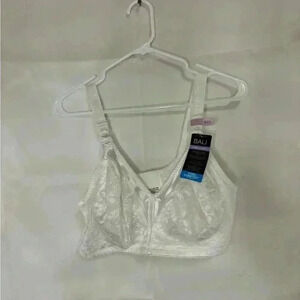 New with tags, womens size 42D Bali bra, #H306